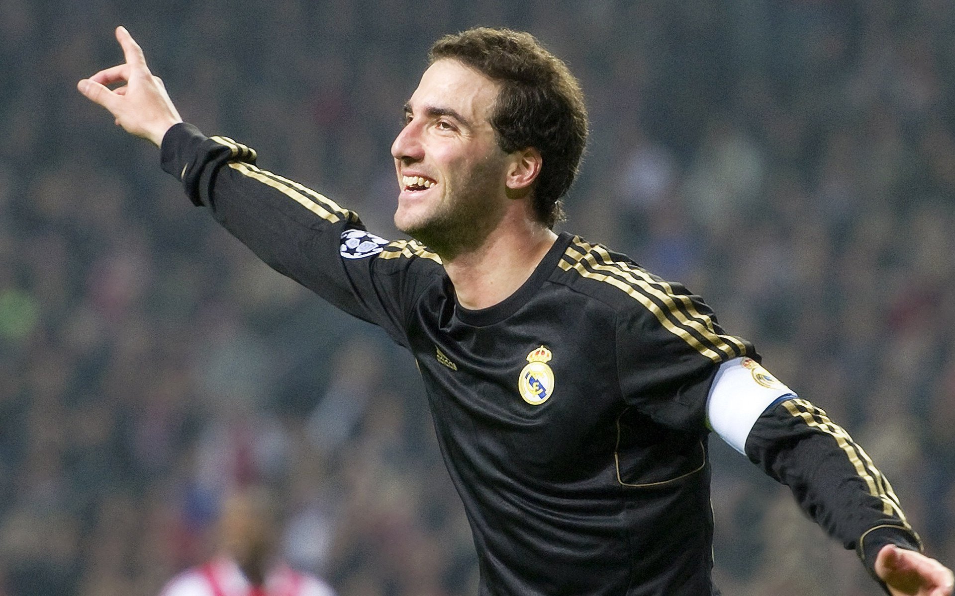 精彩足球赛季再度开启,球队备战冲刺冠军,足球赛事精彩瞬间